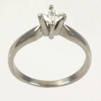 18ct White Gold Diamond Solitaire Ring Size M